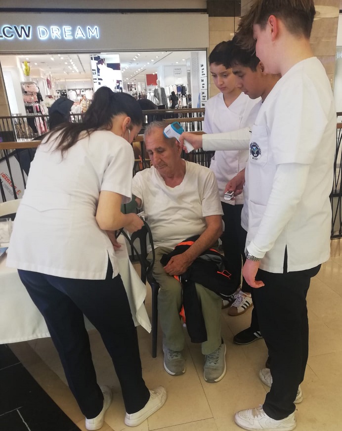 14 Mart Tıp Bayramı Nedeniyle Kentplaza Avm De Tansiyon-Ateş-Nabız-Oksijen Saturasyonu  Ölçümleri Yaptık.