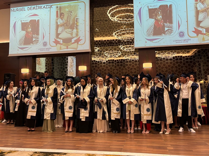 12.Sınıf Öğrencilerimiz İçin    Mezuniyet Sevinci  Yaşadık.