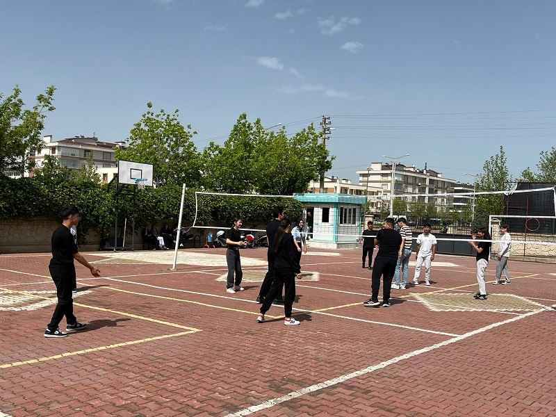 19 Mayıs Gençlik Şöleninde Spor Turnuvaları Düzenledik.