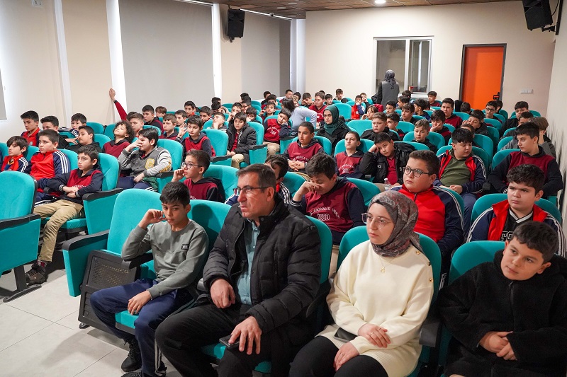 8.Sınıf Öğrencilerine Yönelik Ergenlik Dönemi Konulu Seminer Yaptık.
