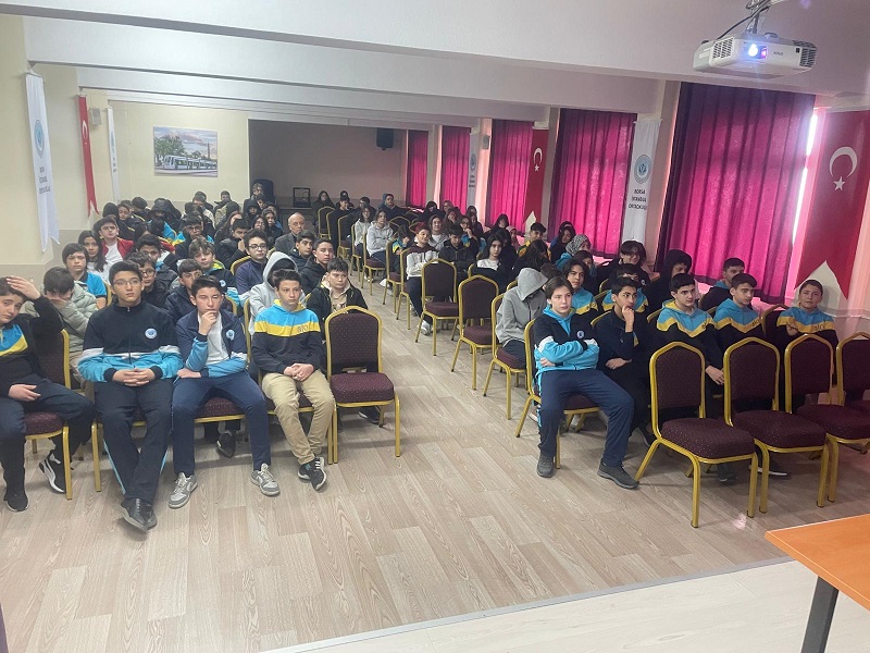Borsa İstanbul Ortaokulu 8.Sınıf Öğrencilerine Beslenme Konulu Seminer Verdik.