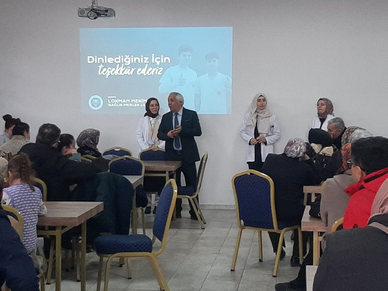 Bursluluk Sınavına Katılan Öğrencilerimizin Ailelerine Okul Müdürümüz Osman Kabalak Bey Tarafından Eğitim İçeriğimiz Hakkında Bilgilendirme Yapıldı.
