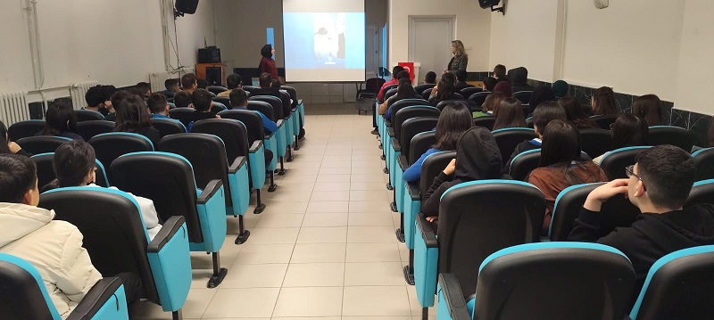 Sancak Ortaokulu  8.Sınıf Öğrencilerine  Beslenme Semineri Düzenledik.