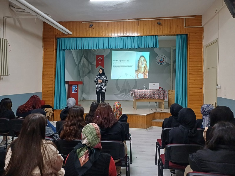 Şehit Pilot Ayfer Gök Ortaokulu 8.Sınıf Öğrencilerine Ergenlik Dönemi Konulu Seminer Verdik.