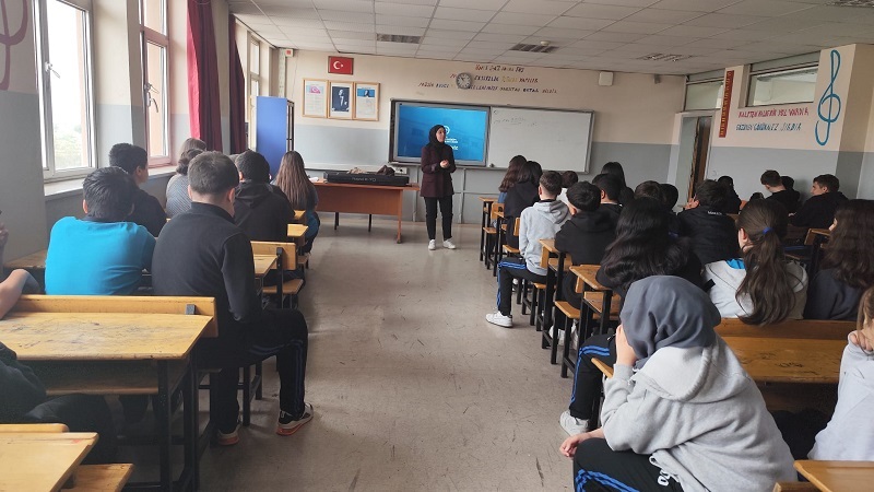 Yaşar Doğu Ortaokuluna Okulumuzu Tanıttık.